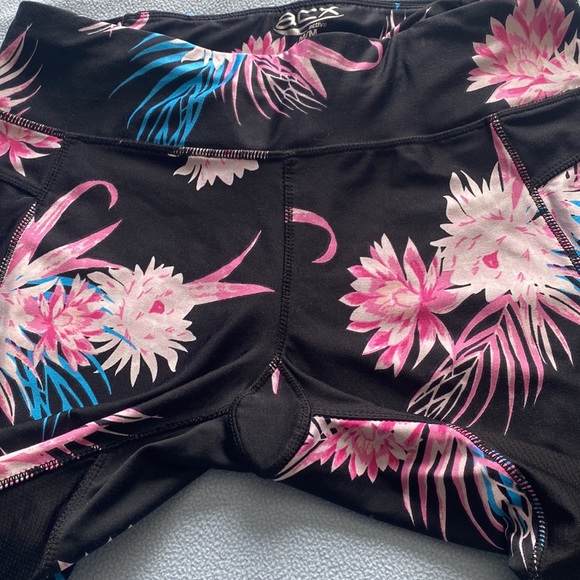 Capri Activewear Bundle - Picture 3 of 11